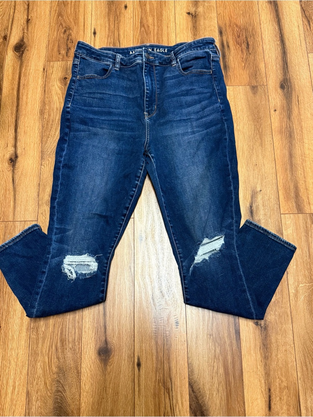 American Eagle Super High-Rise Jegging | Next Level Stretch | Distressed Knees